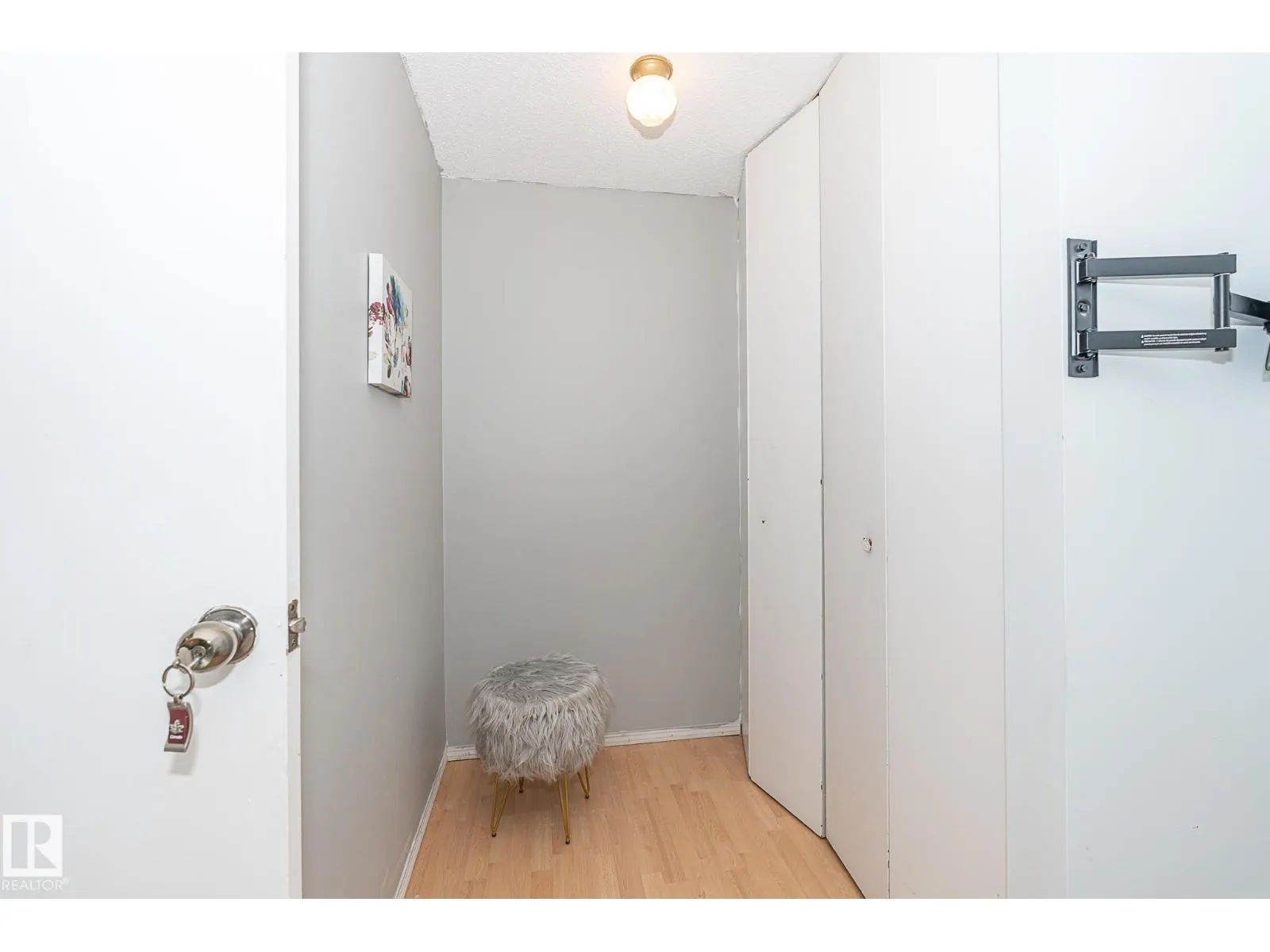 #4 8010 141 AV NW