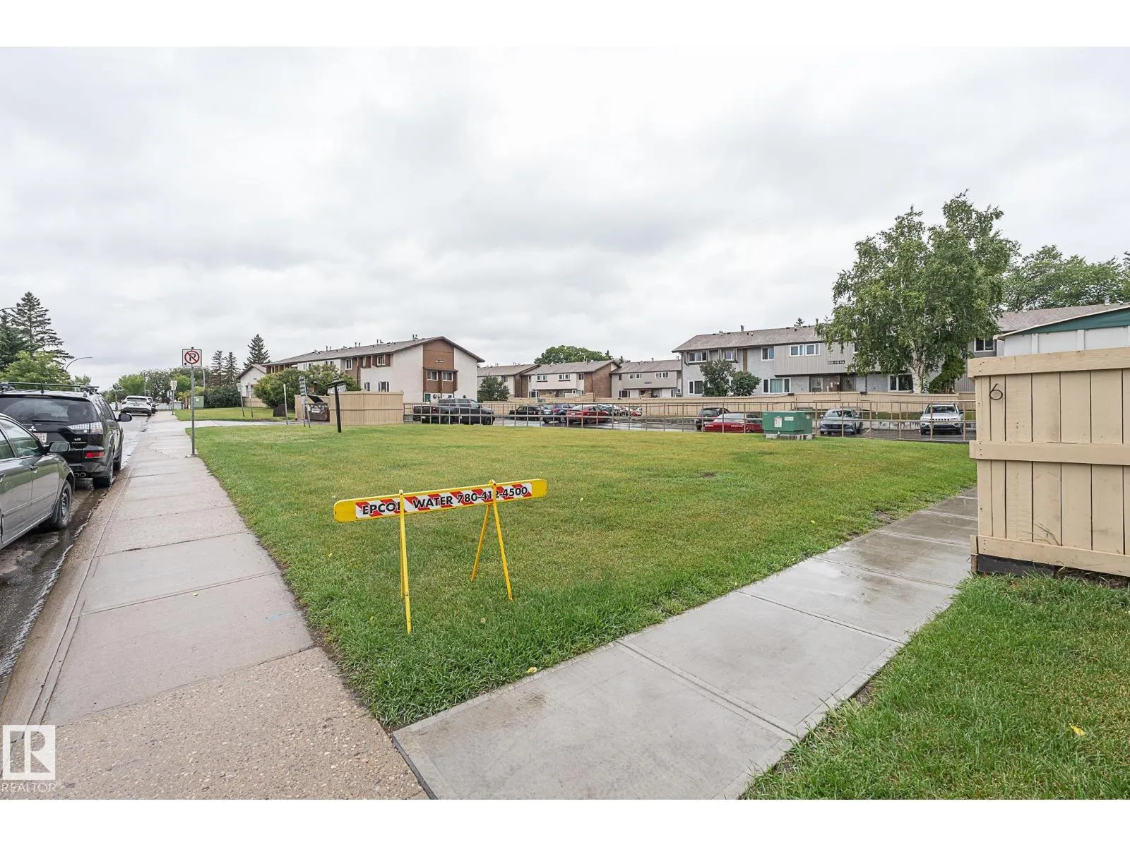 #4 8010 141 AV NW