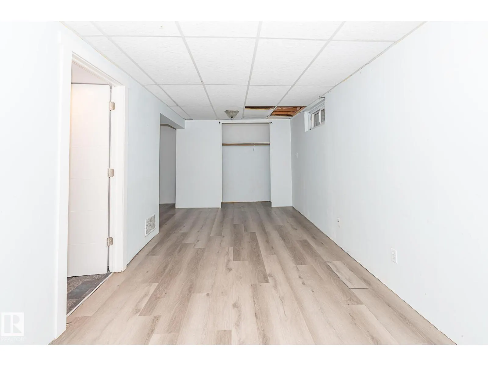 #4 8010 141 AV NW