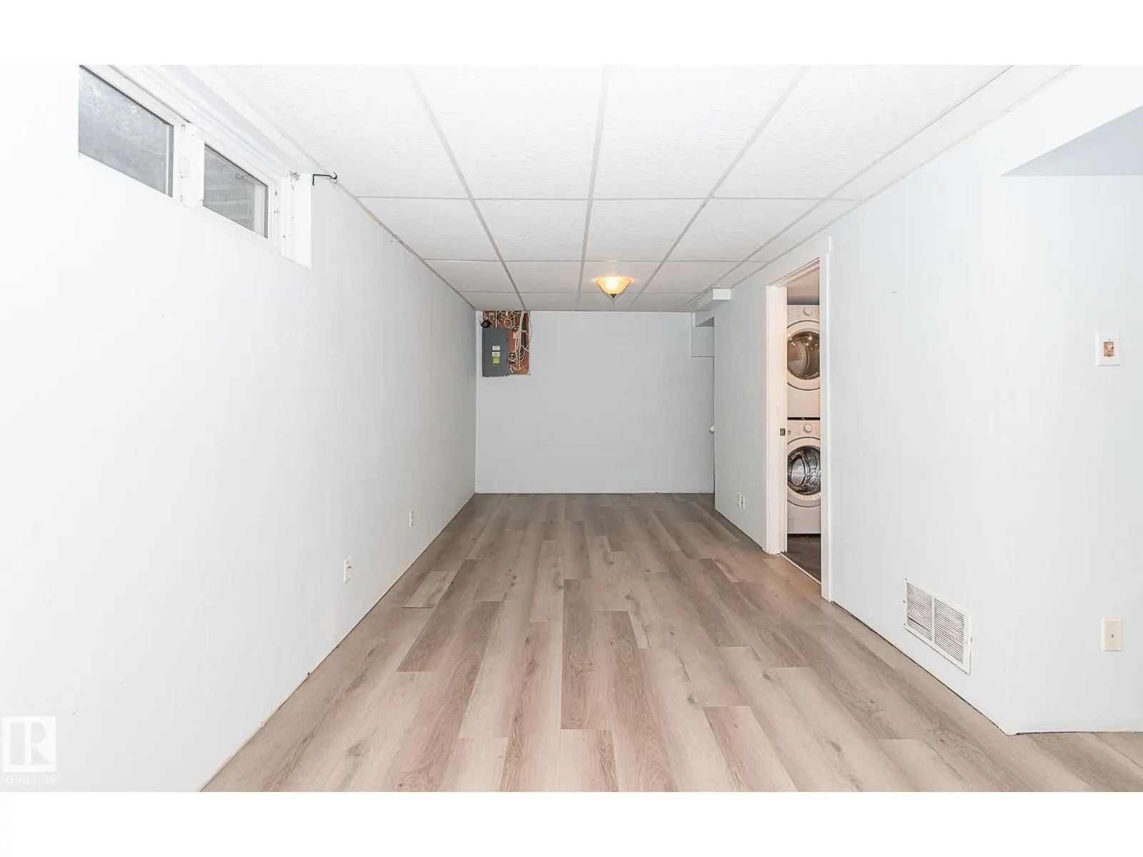 #4 8010 141 AV NW