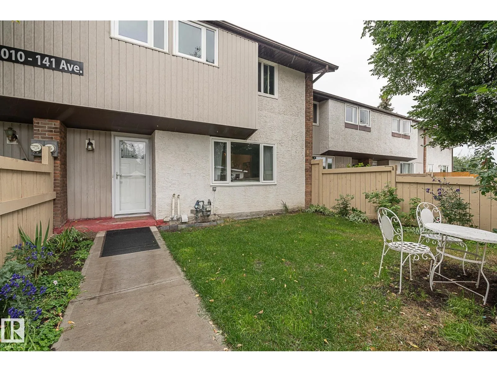 #4 8010 141 AV NW