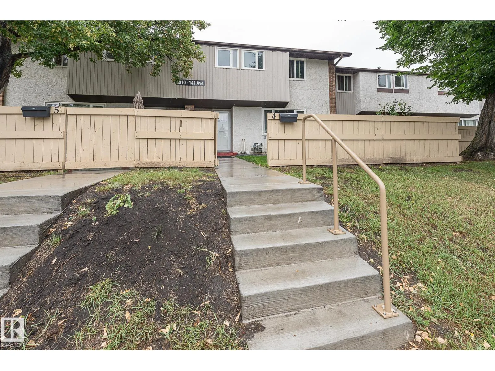 #4 8010 141 AV NW