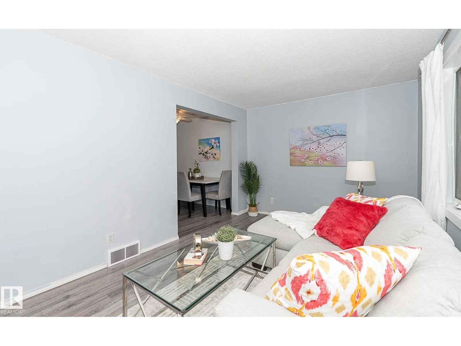 #4 8010 141 AV NW