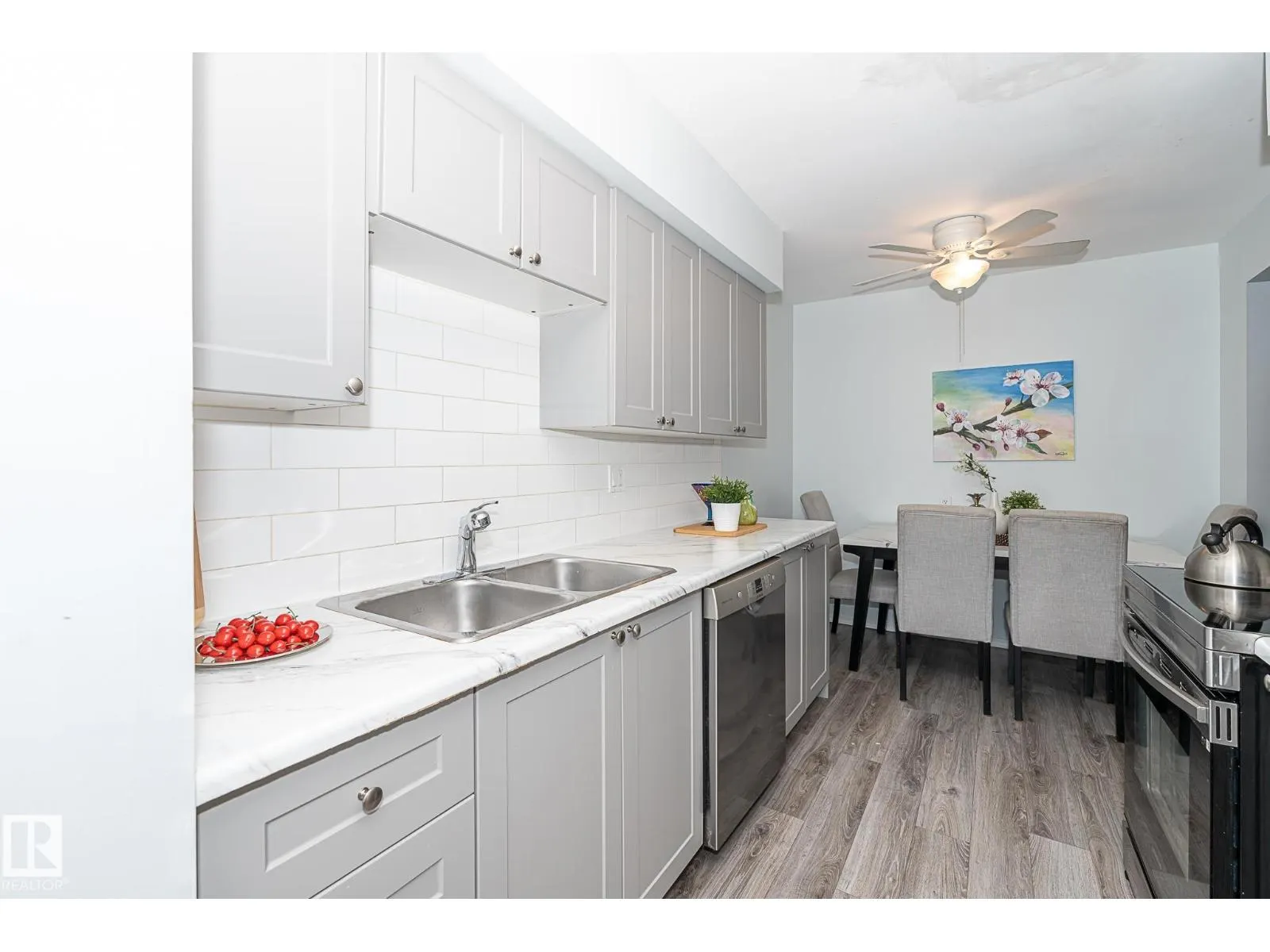 #4 8010 141 AV NW