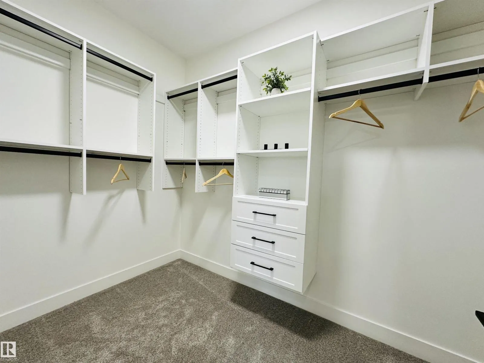 2641 62 AV NE