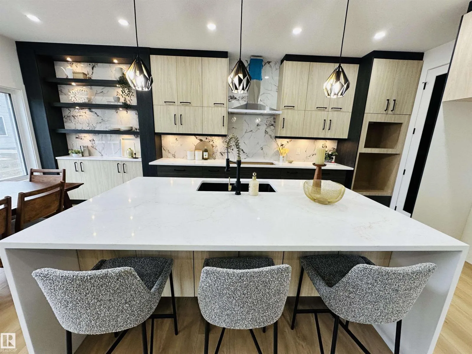 2641 62 AV NE