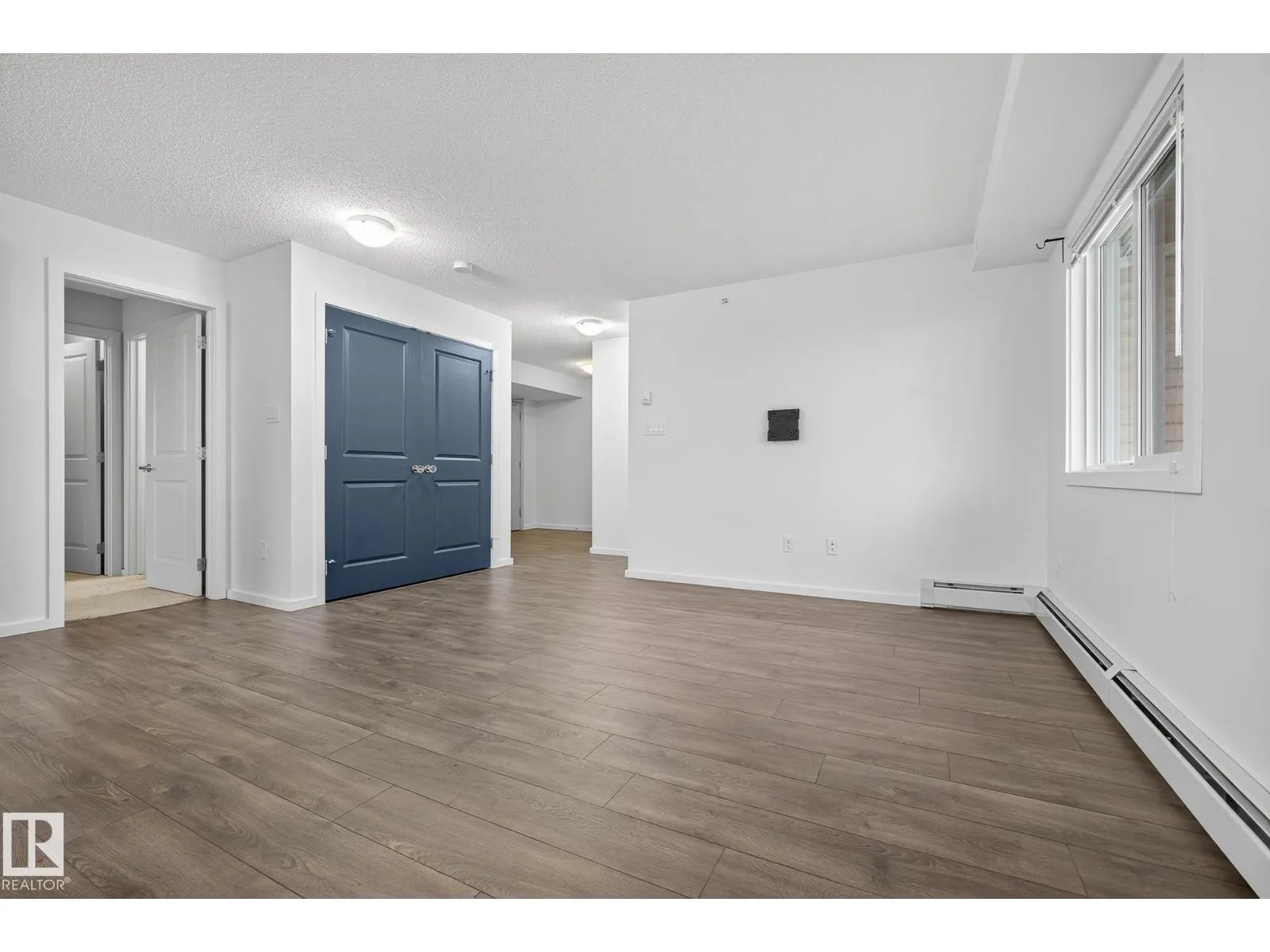 #402 7711 71 ST NW