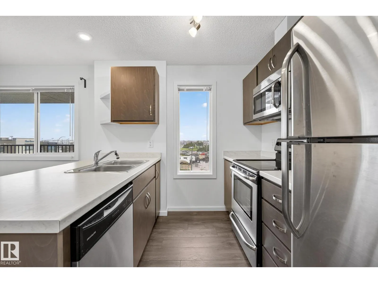 #402 7711 71 ST NW