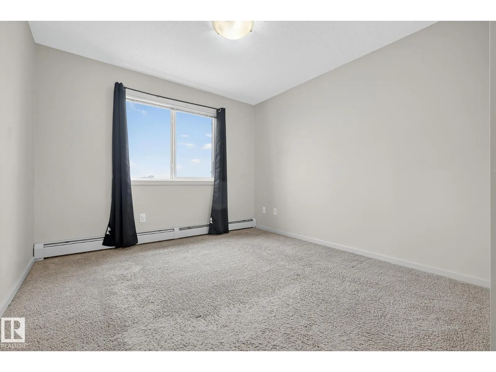 #402 7711 71 ST NW