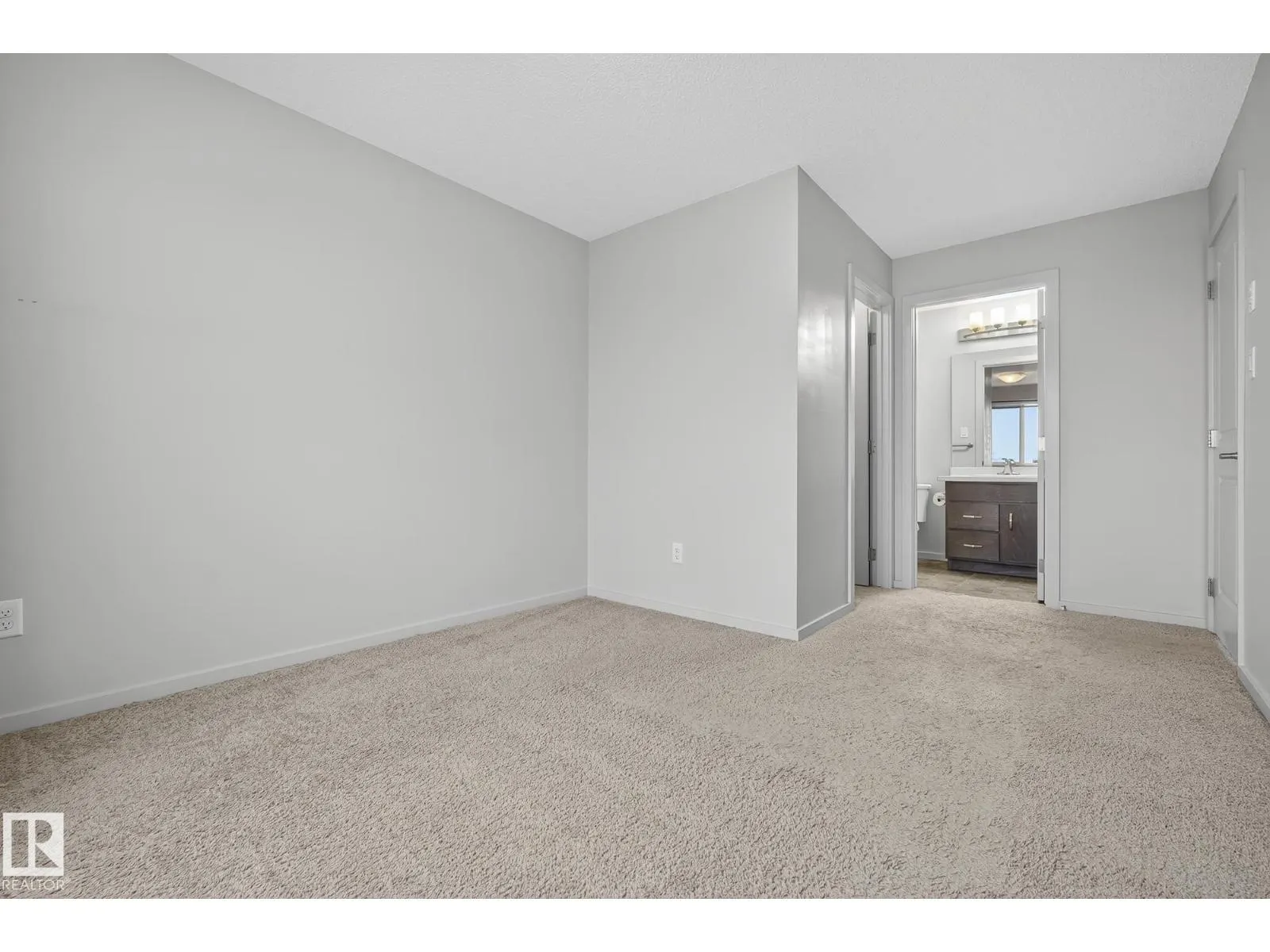 #402 7711 71 ST NW