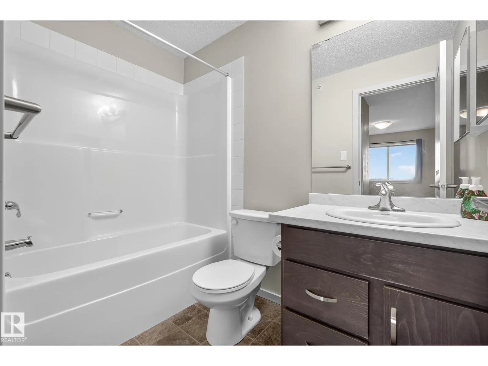 #402 7711 71 ST NW
