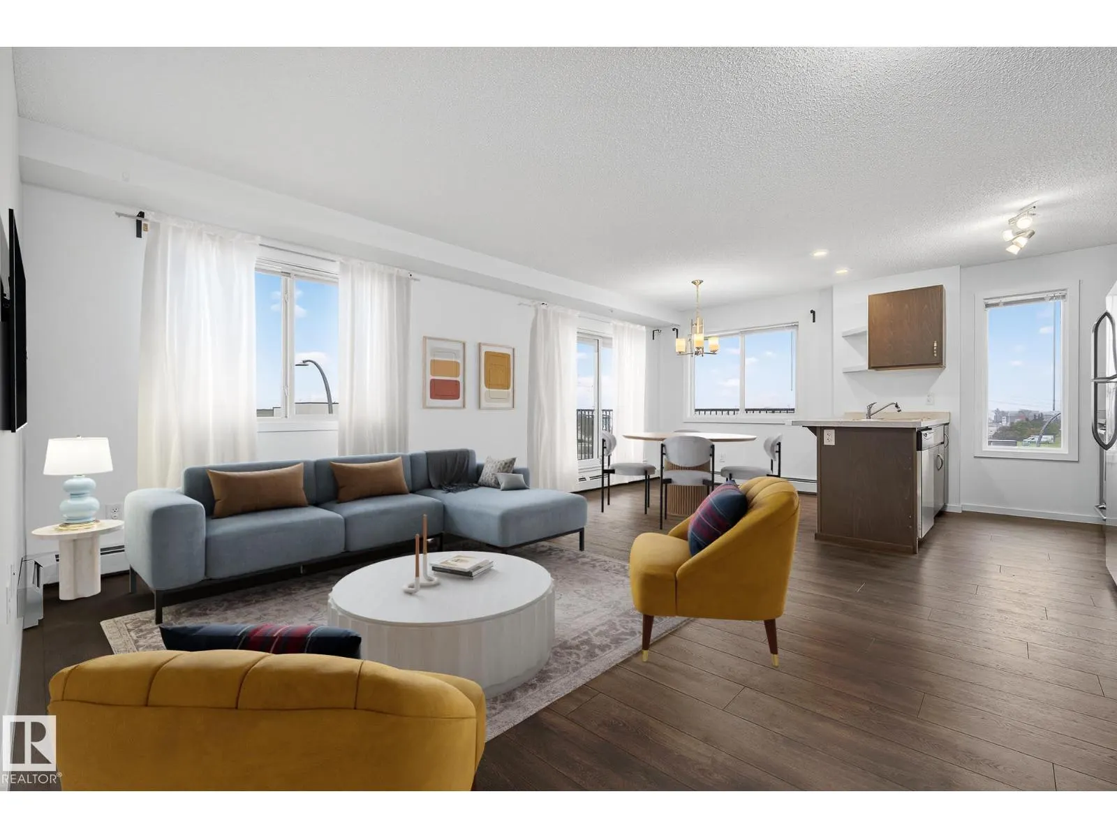 #402 7711 71 ST NW