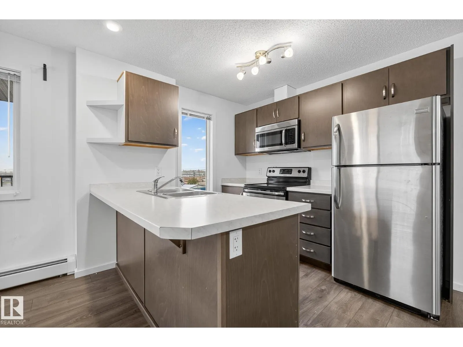#402 7711 71 ST NW