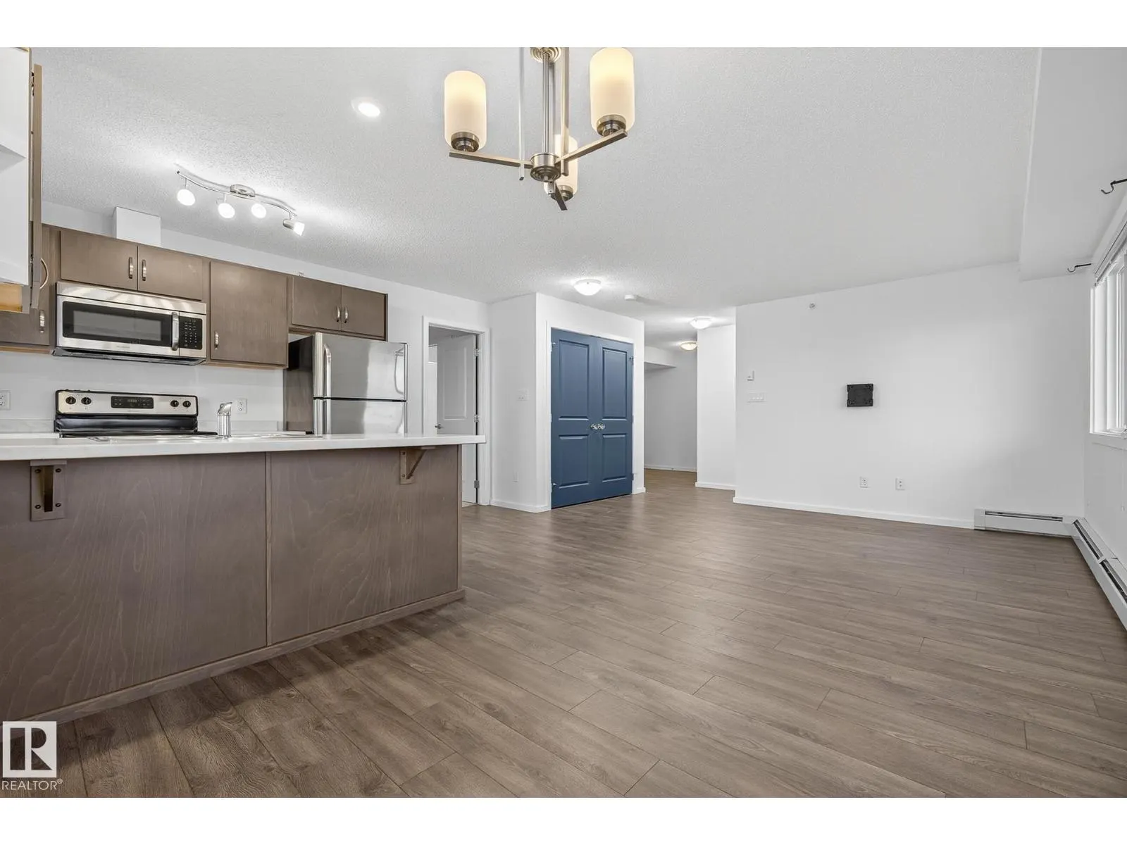 #402 7711 71 ST NW