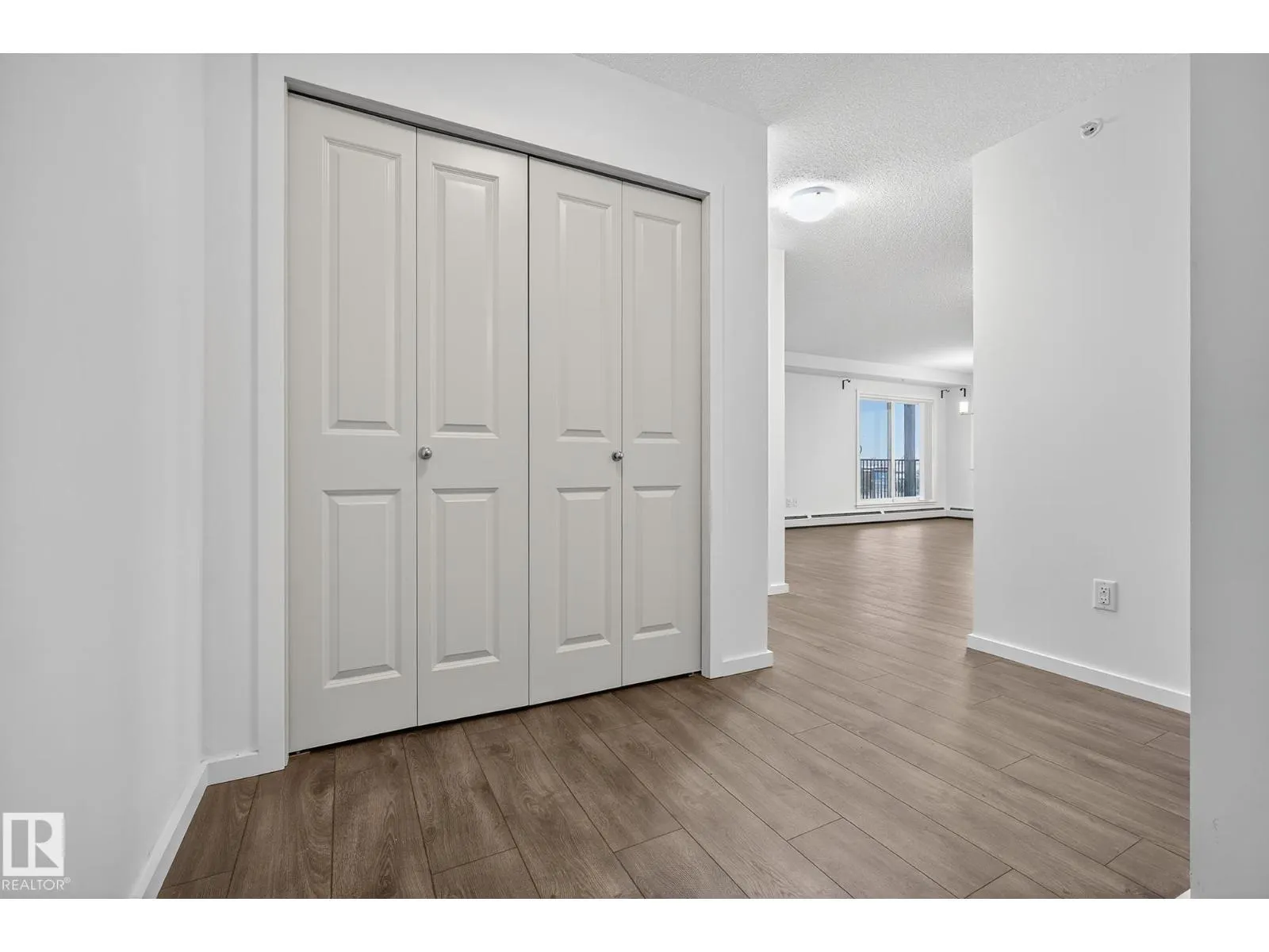 #402 7711 71 ST NW