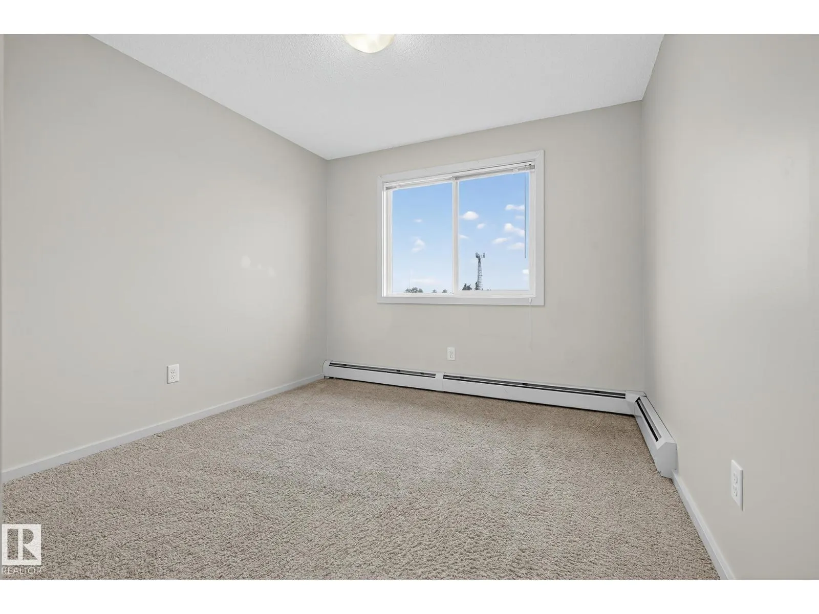 #402 7711 71 ST NW