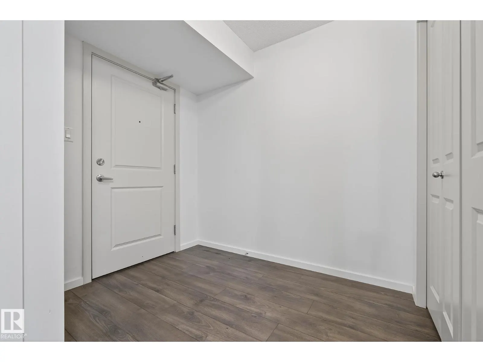 #402 7711 71 ST NW