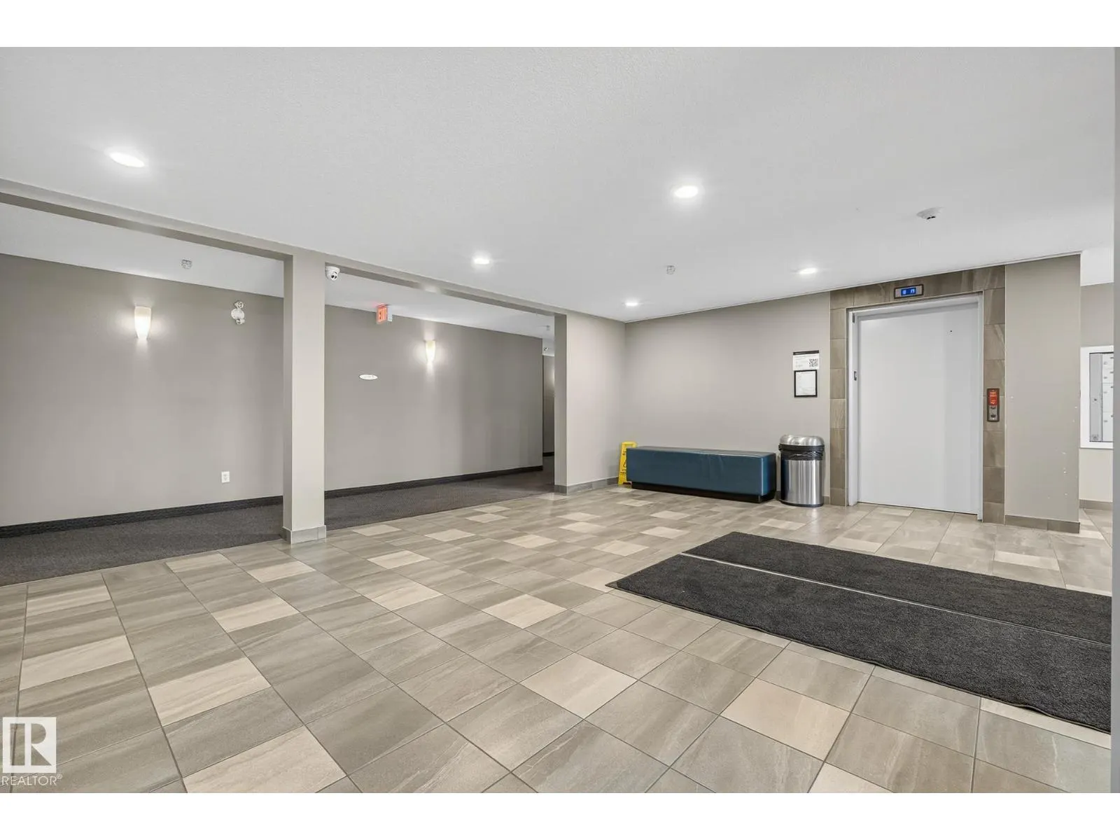 #402 7711 71 ST NW