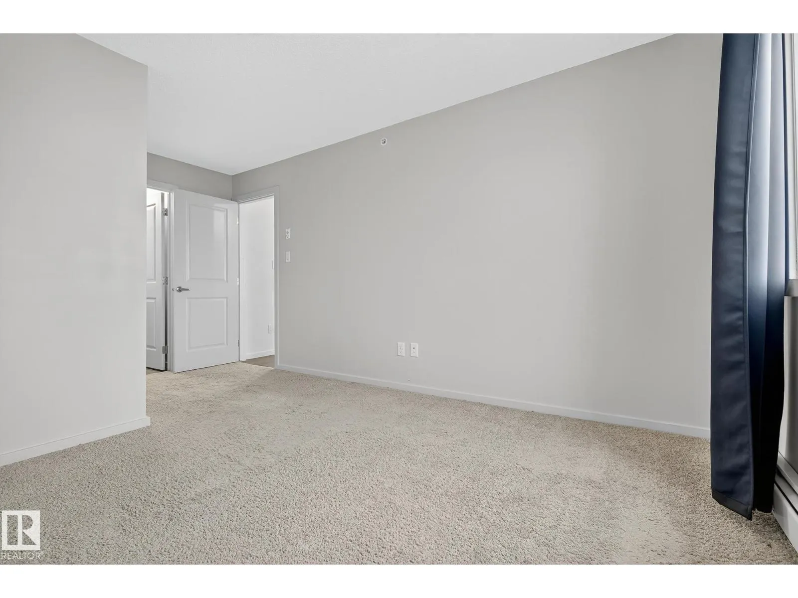 #402 7711 71 ST NW