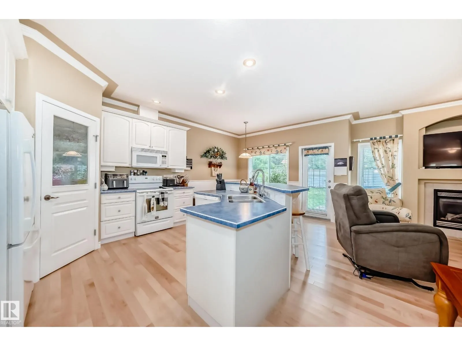 1 Hendrie DR