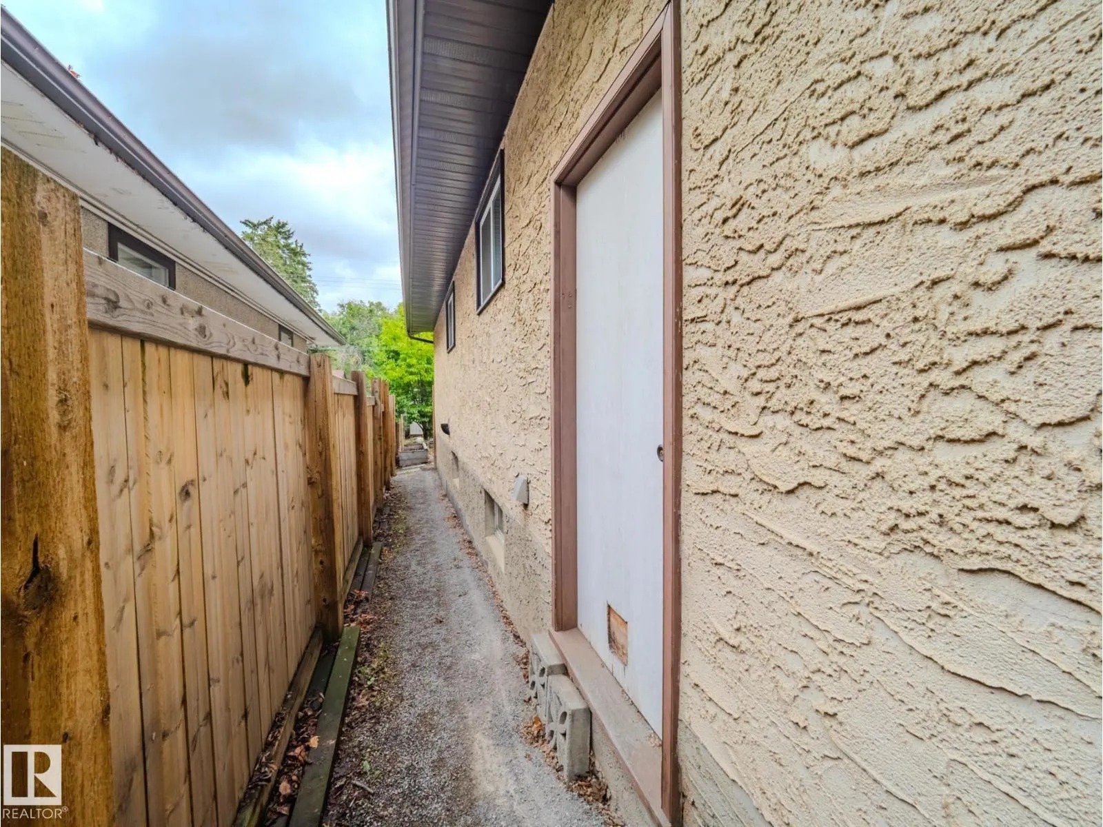 10445 81 ST NW