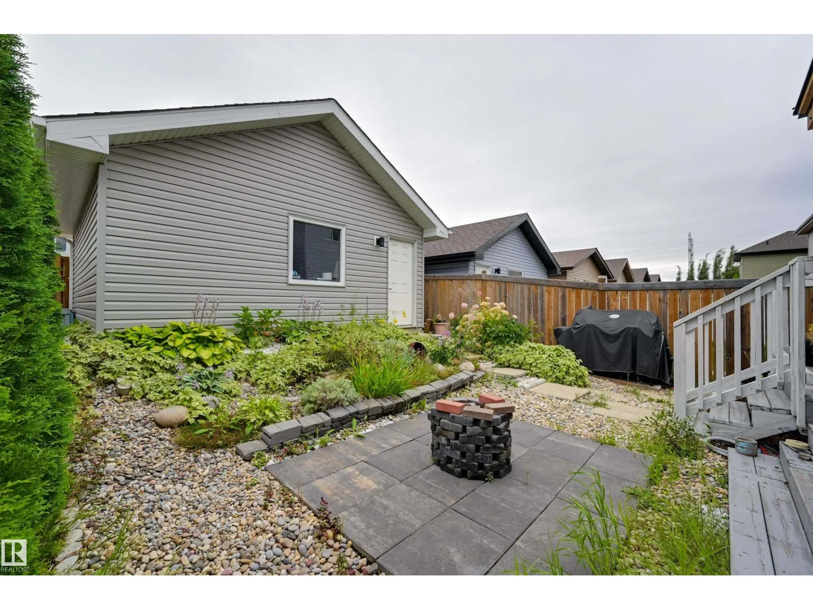 2511 20 AV NW