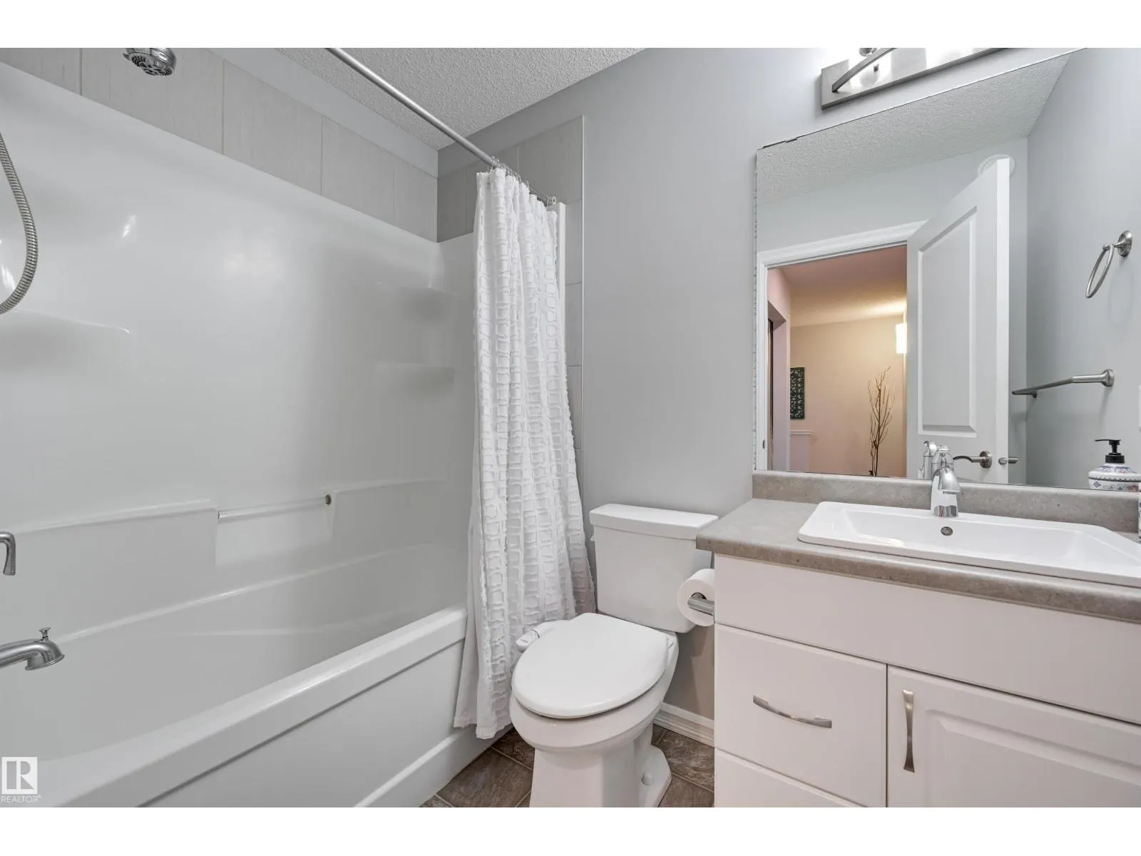 2511 20 AV NW