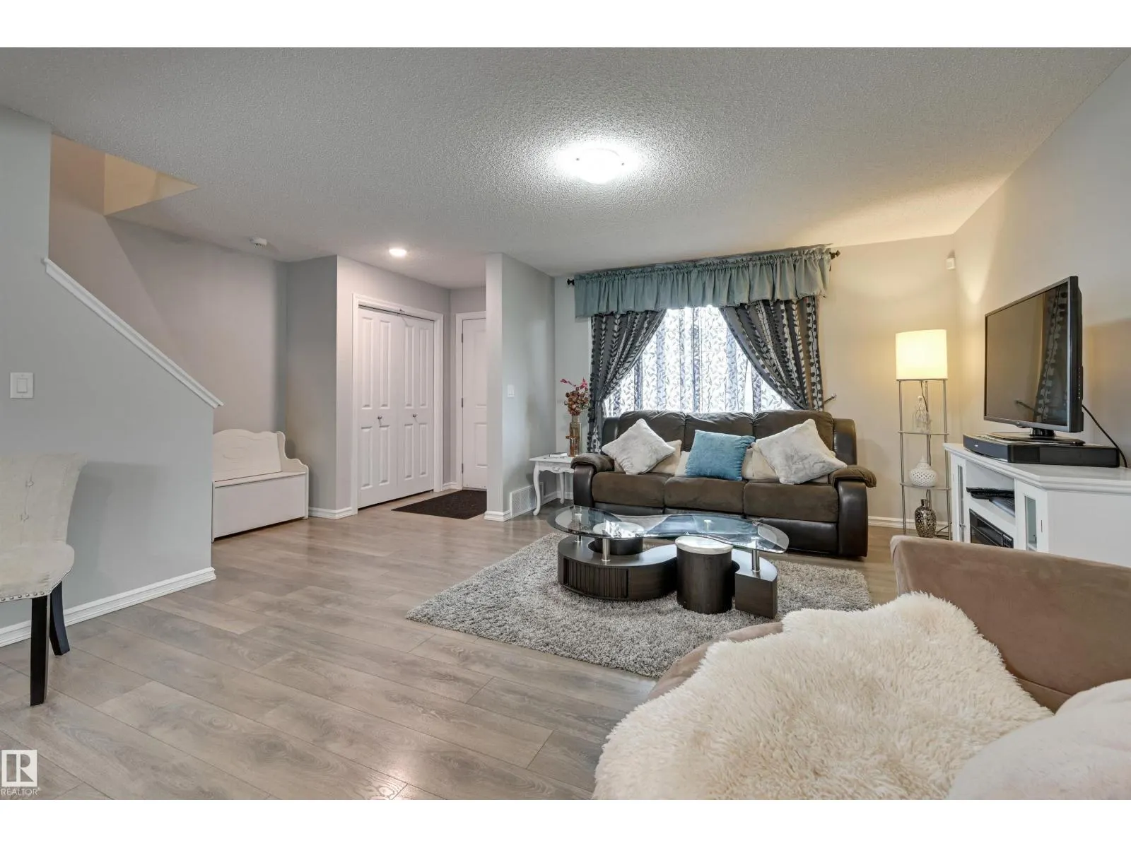 2511 20 AV NW