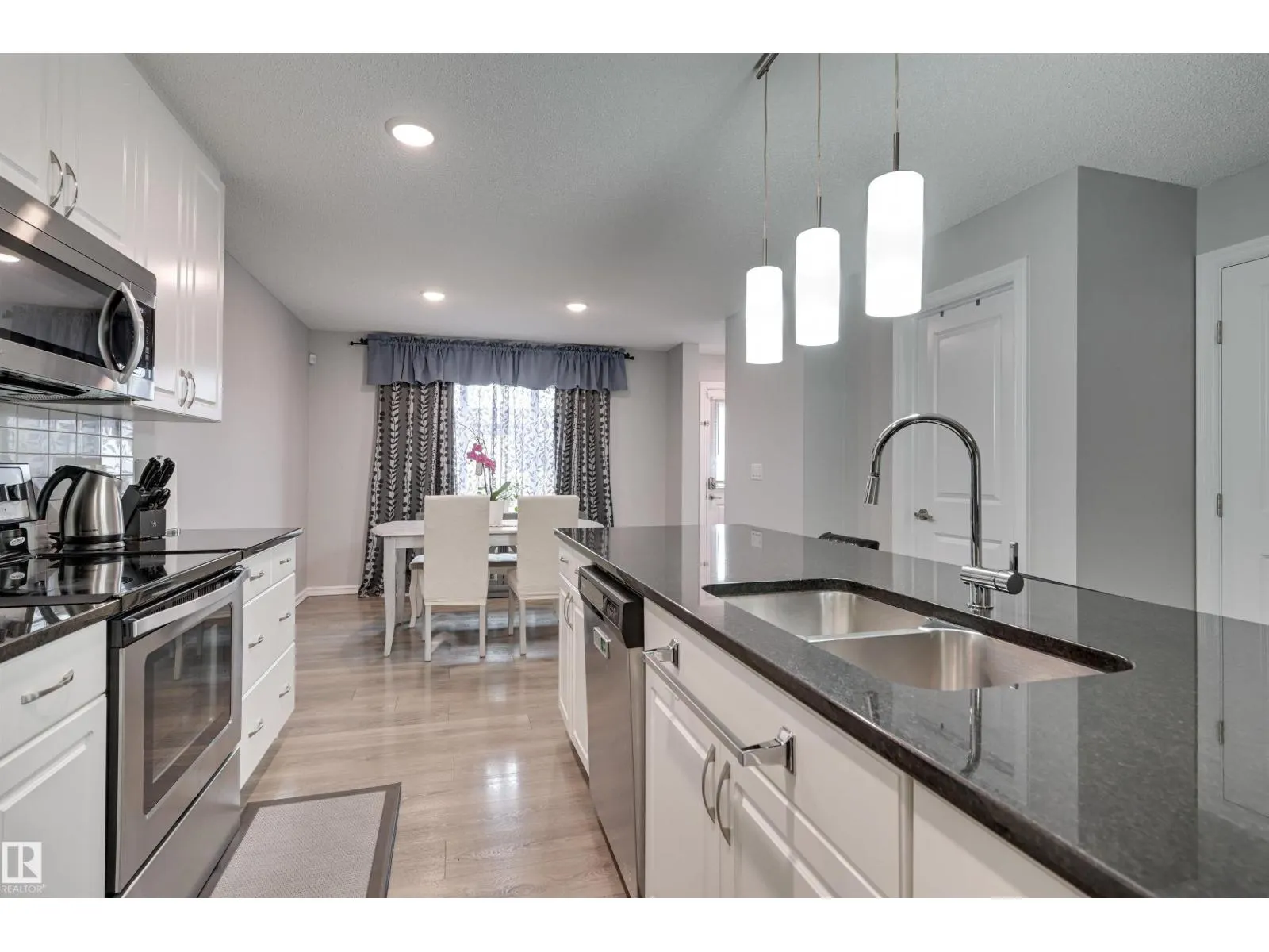2511 20 AV NW