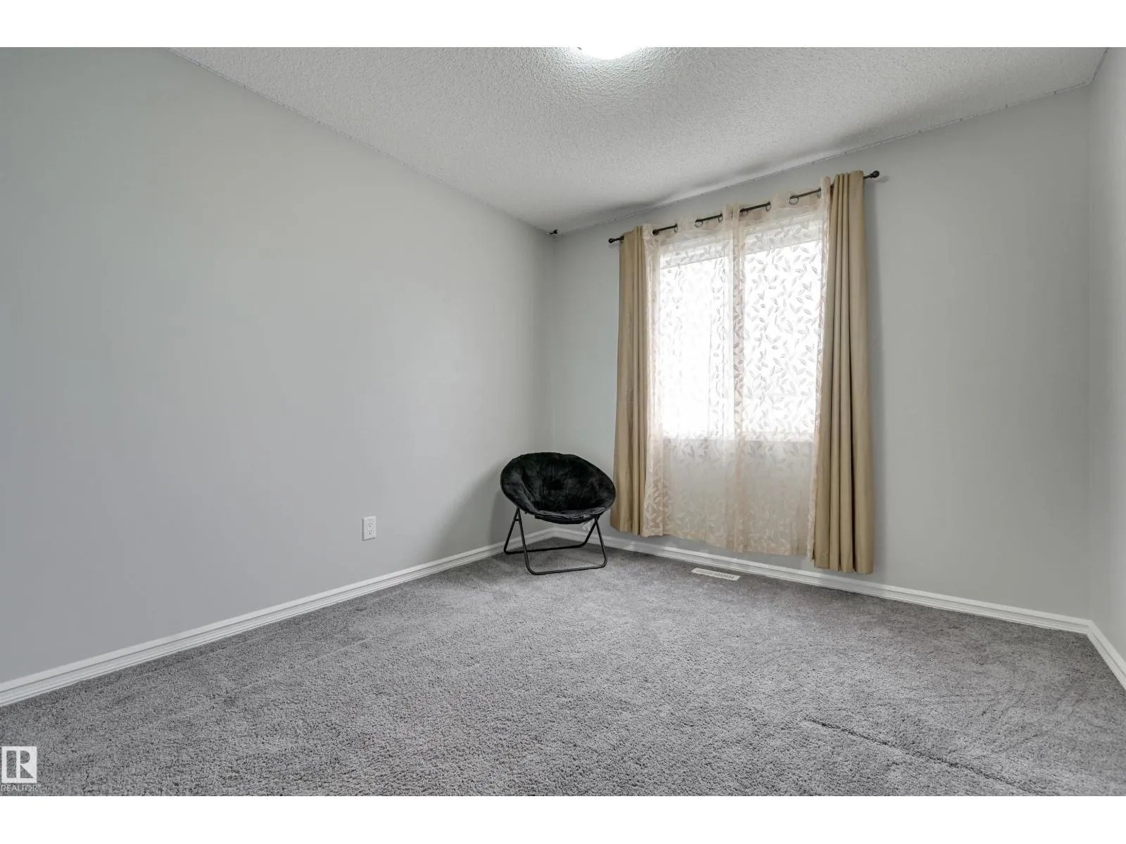 2511 20 AV NW