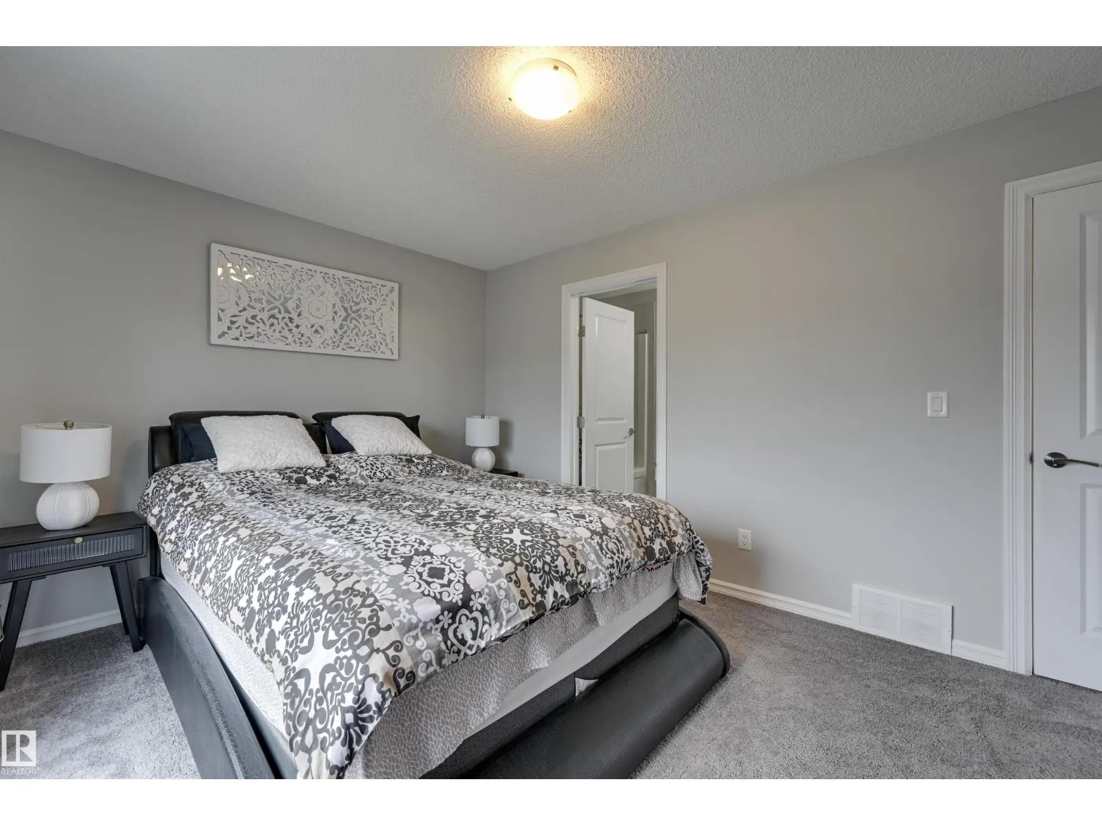 2511 20 AV NW