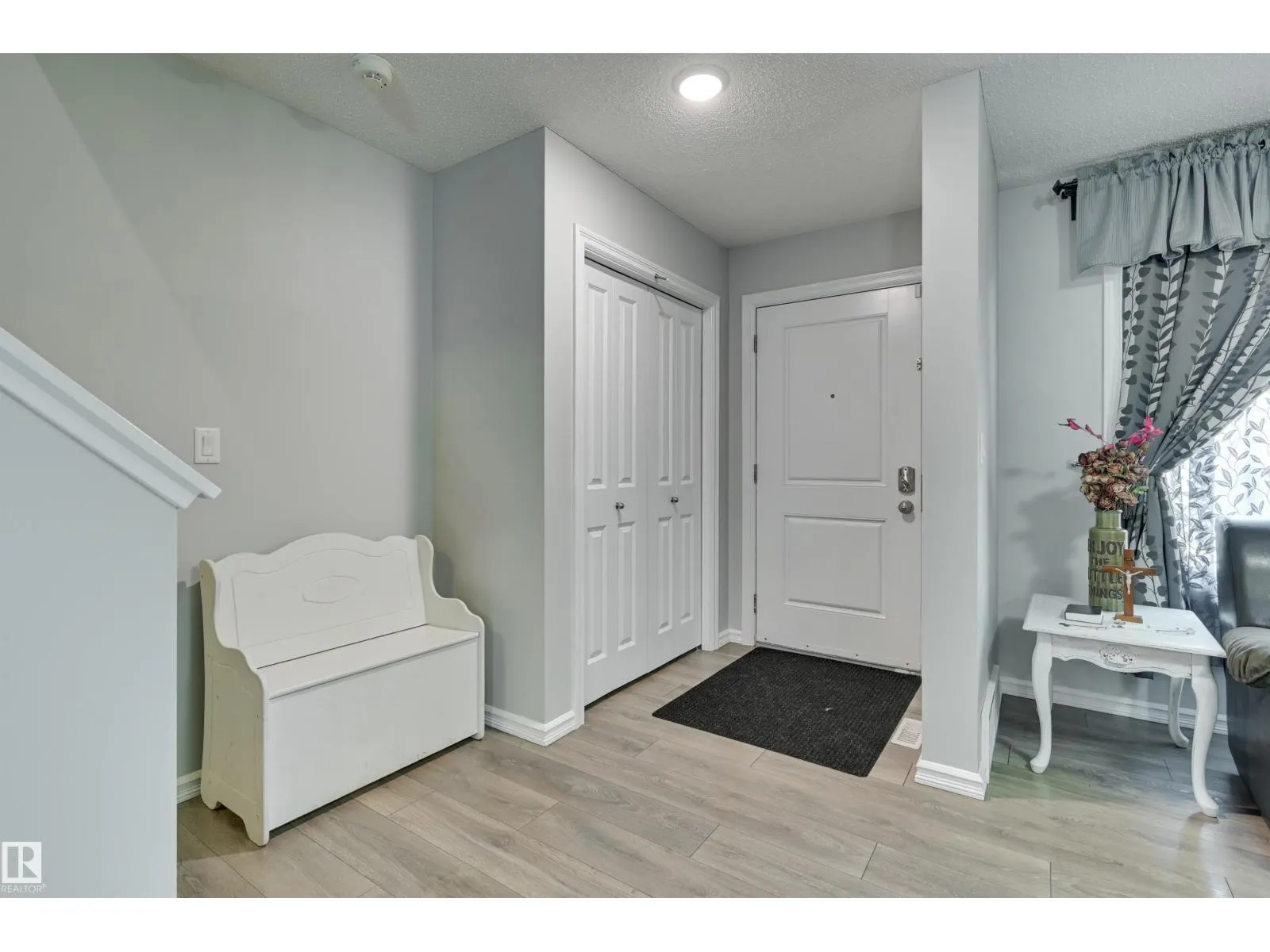 2511 20 AV NW