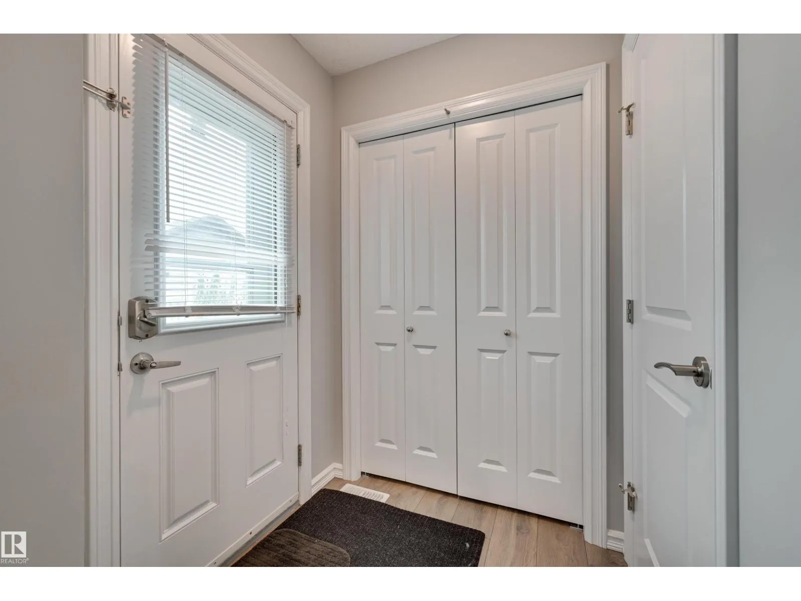2511 20 AV NW
