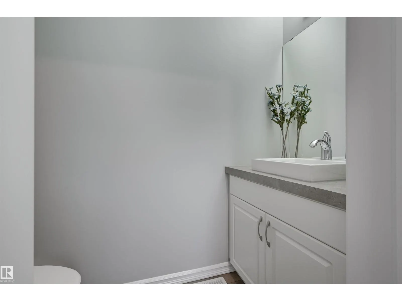 2511 20 AV NW