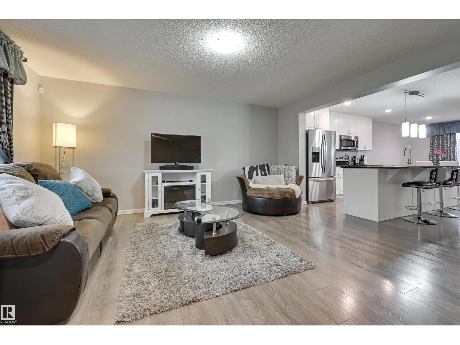 2511 20 AV NW