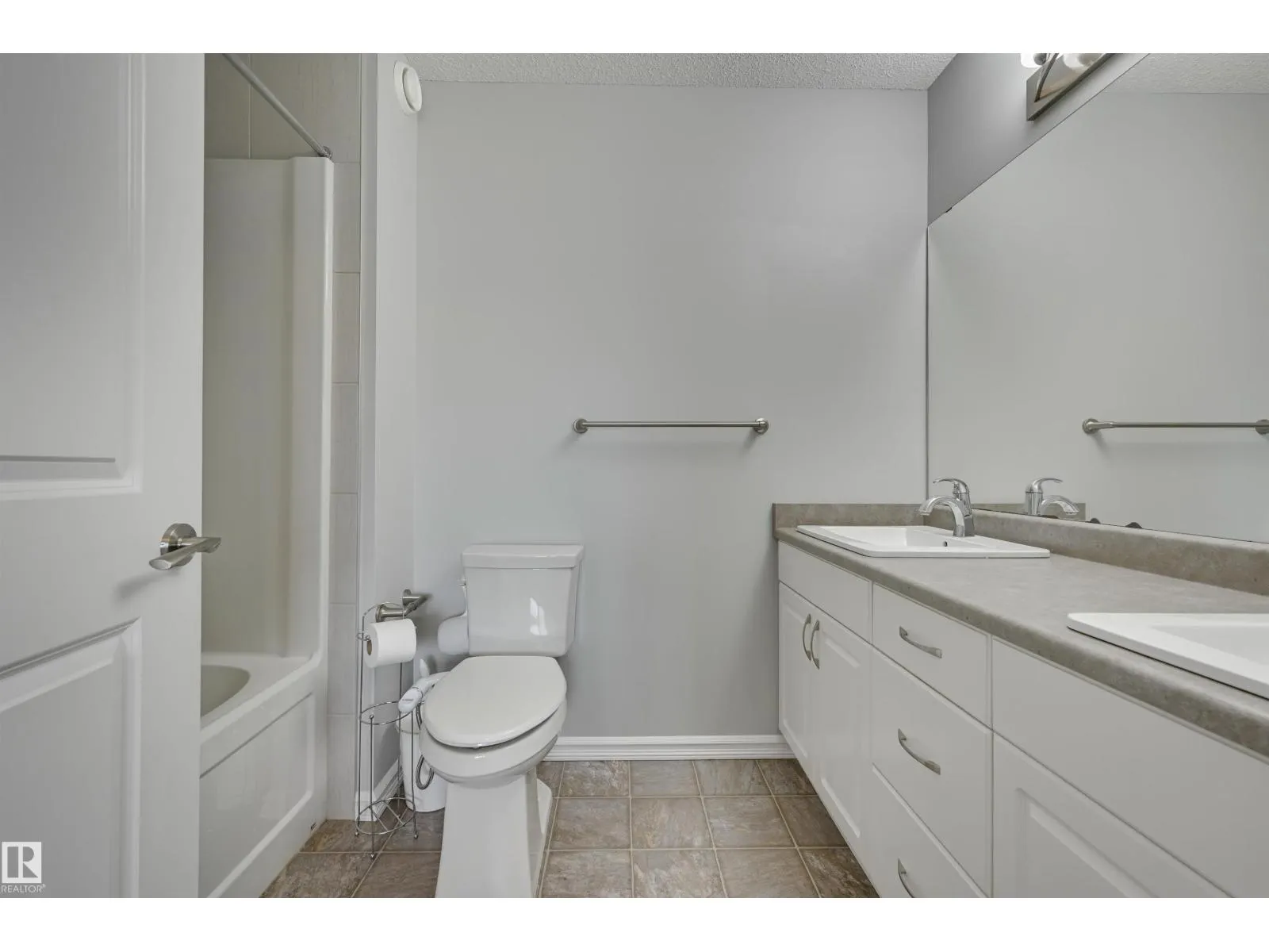 2511 20 AV NW