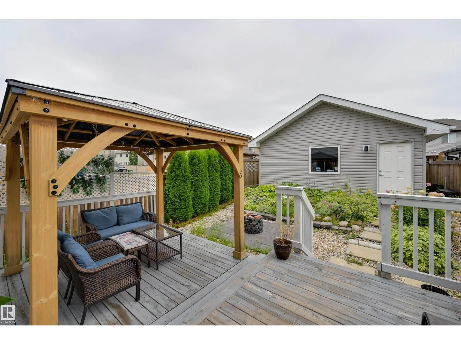 2511 20 AV NW