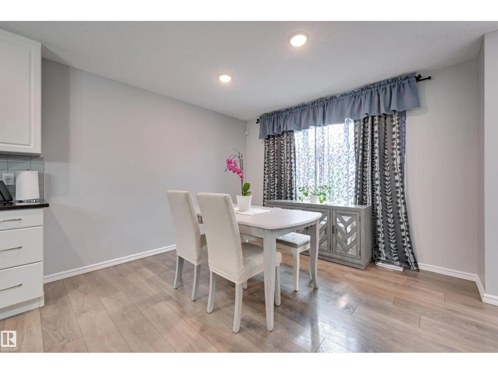 2511 20 AV NW