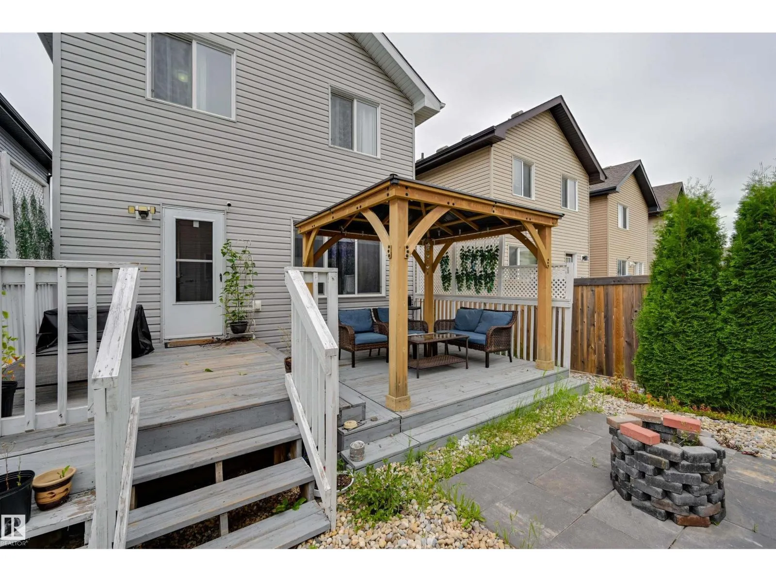 2511 20 AV NW