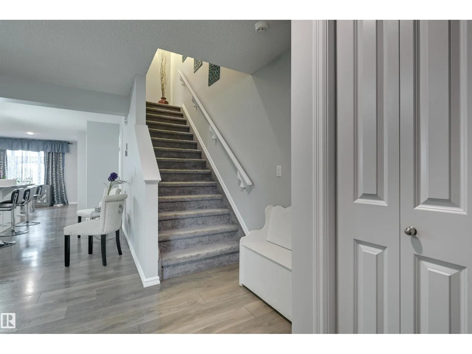 2511 20 AV NW
