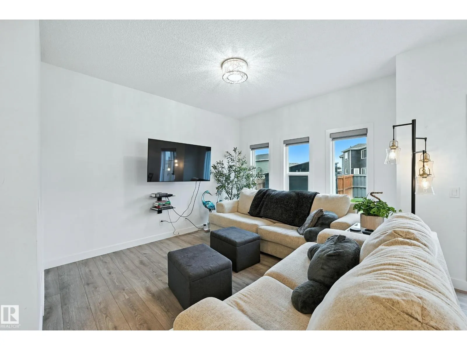 16603 31 AV SW