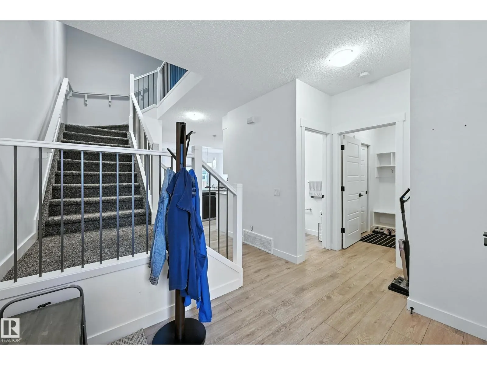 16603 31 AV SW