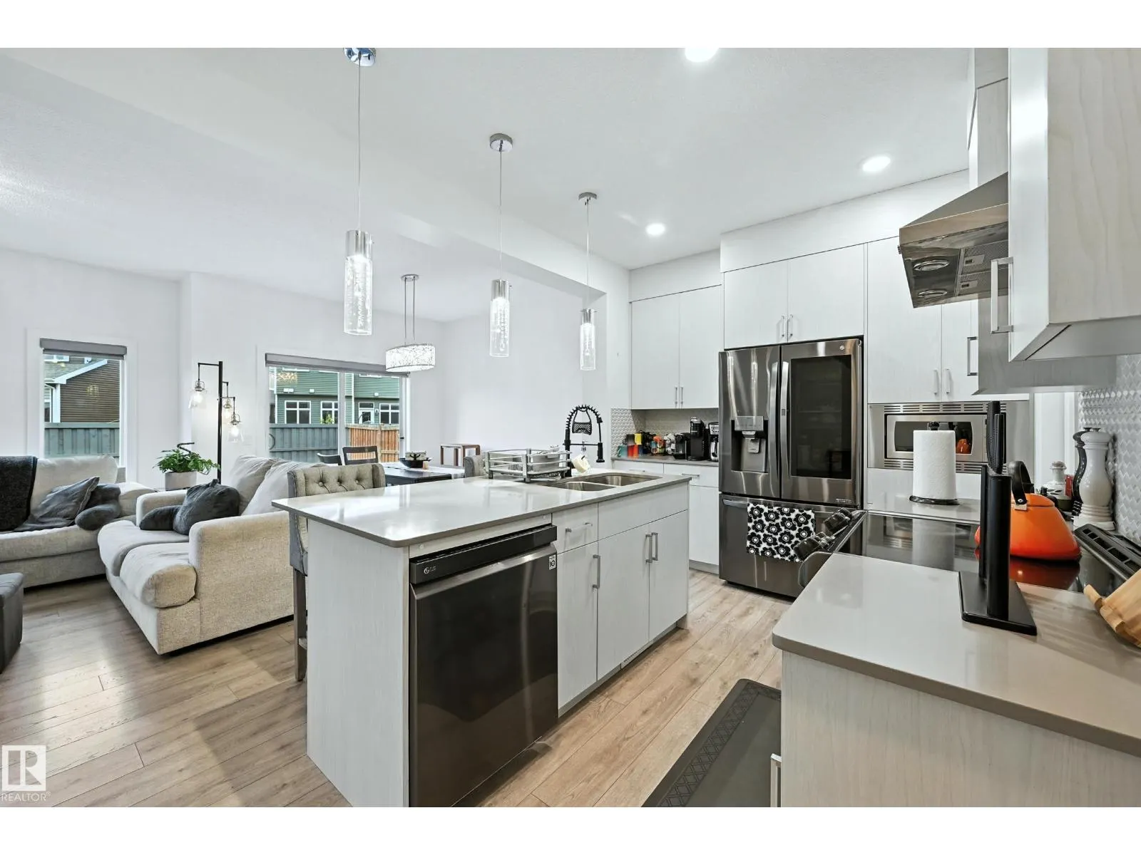 16603 31 AV SW