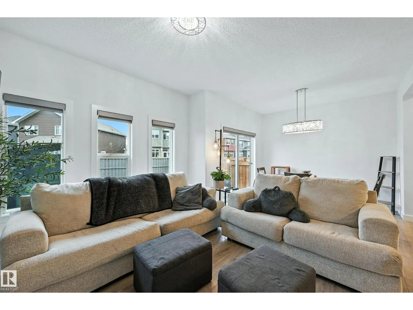16603 31 AV SW