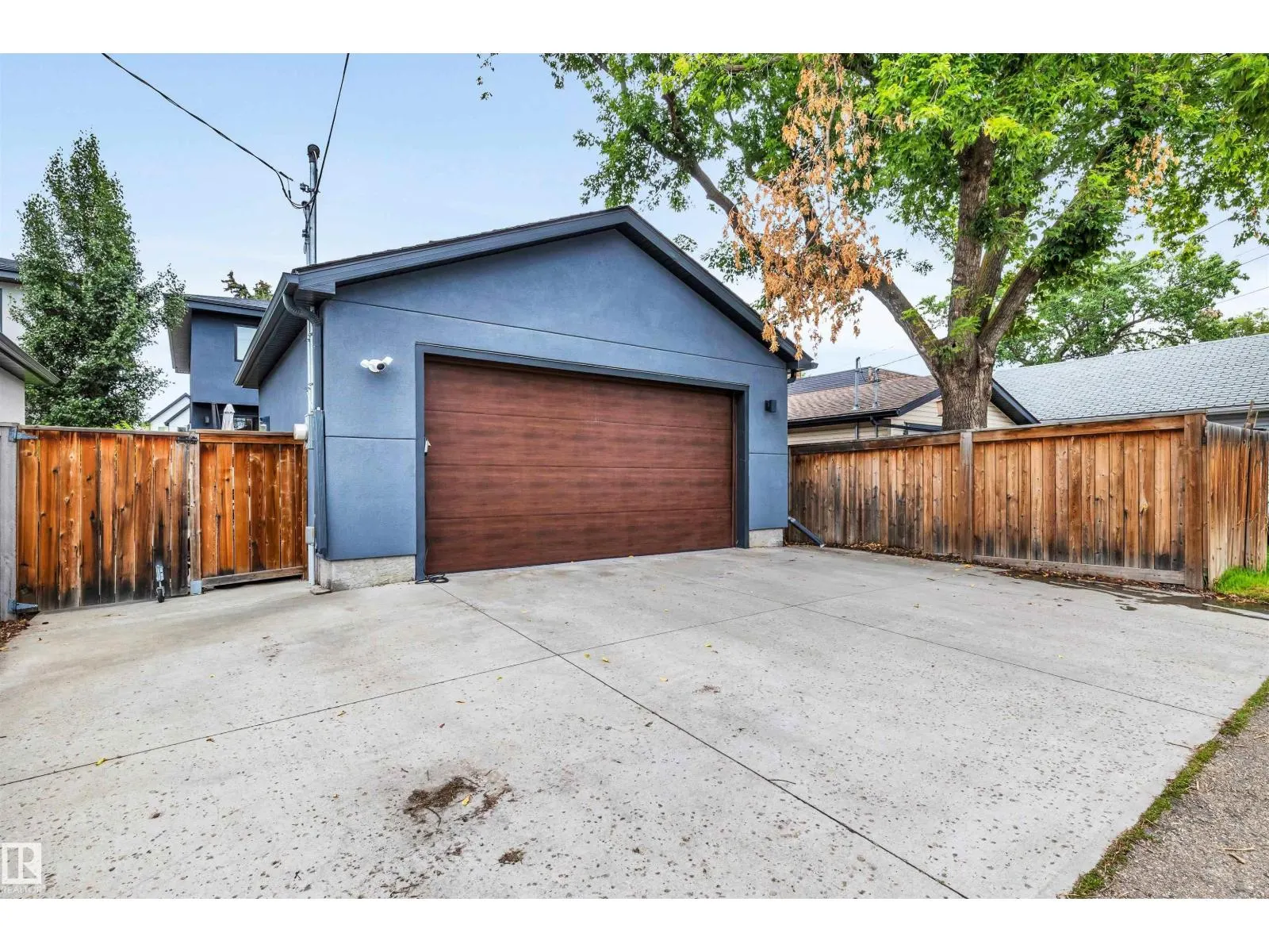 8531 76 AV NW NW
