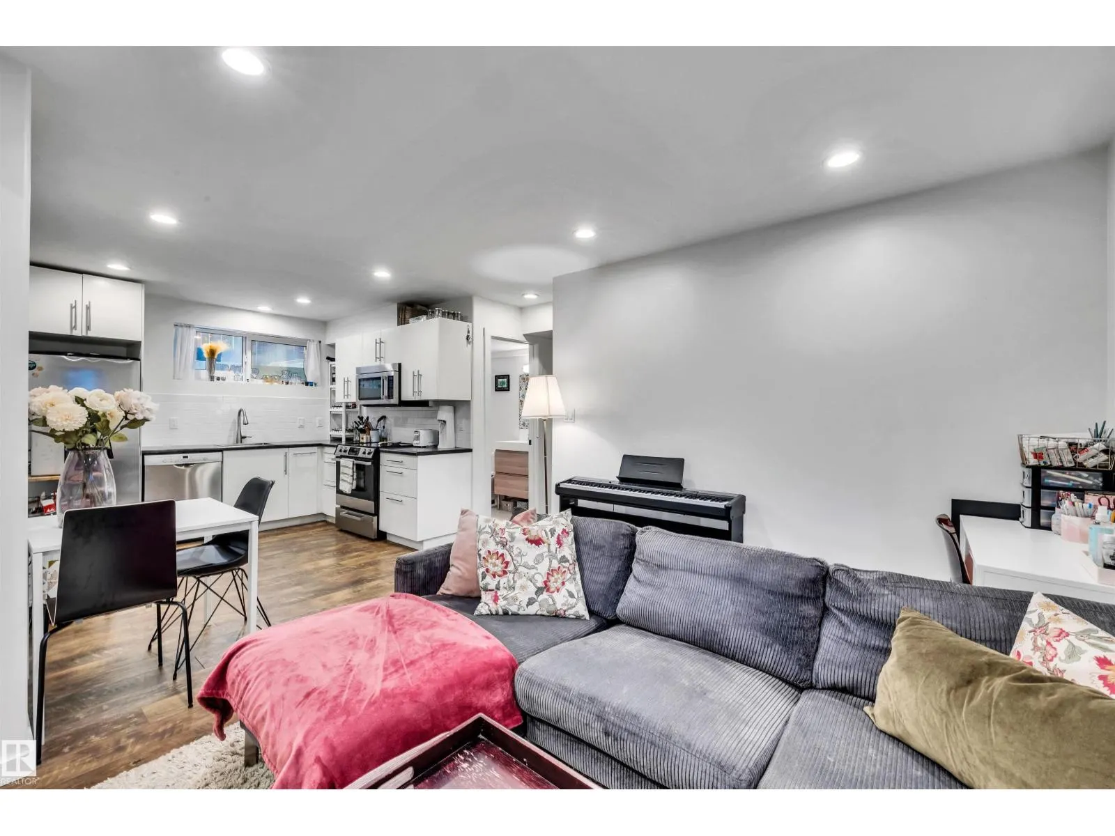 8531 76 AV NW NW