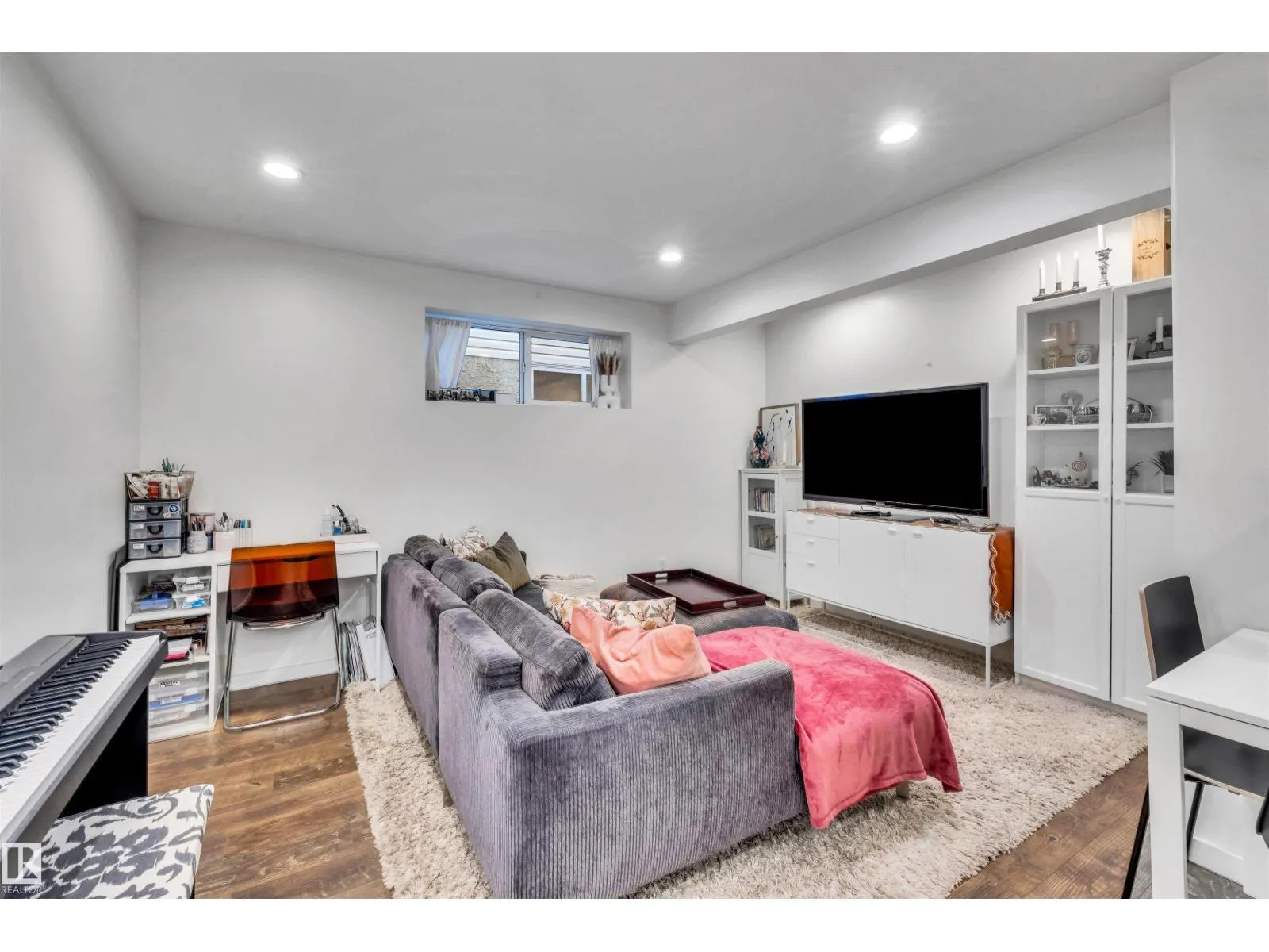 8531 76 AV NW NW