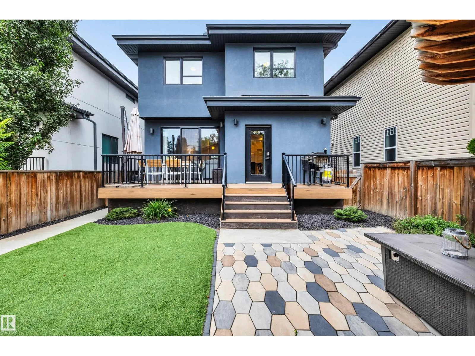 8531 76 AV NW NW
