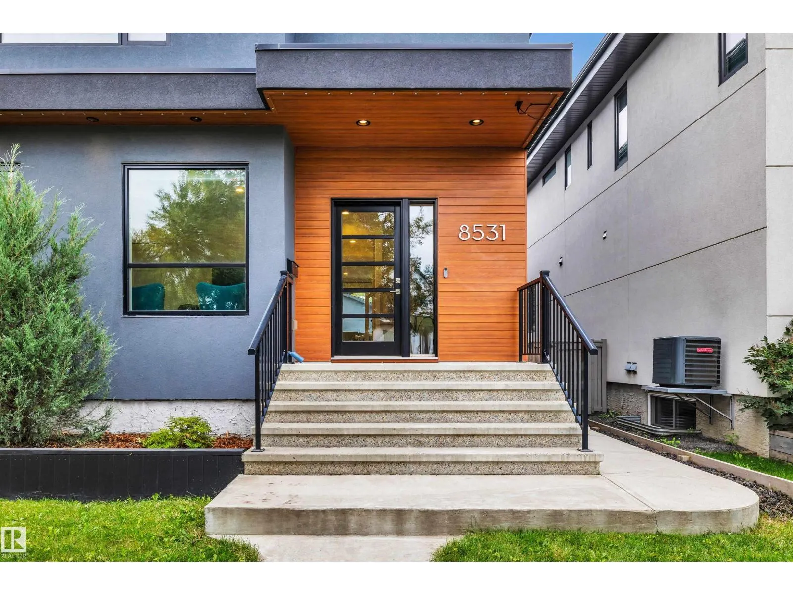 8531 76 AV NW NW