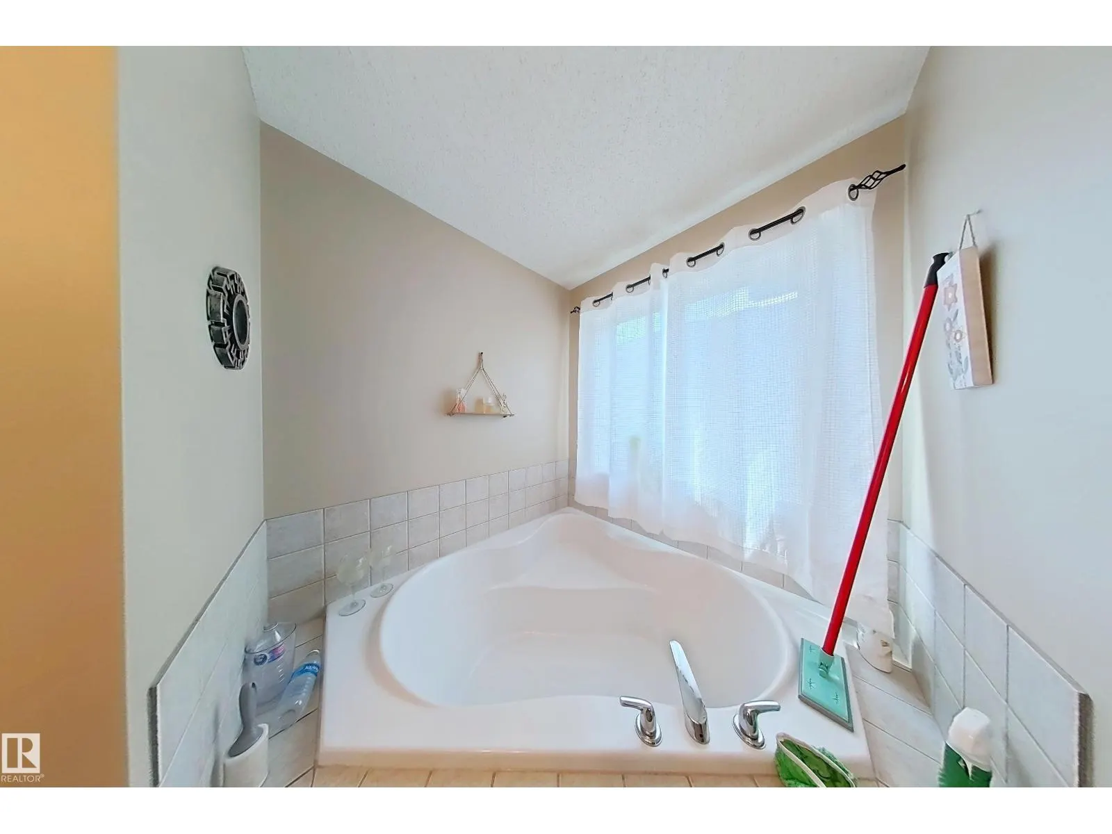 4511 162A AV NW